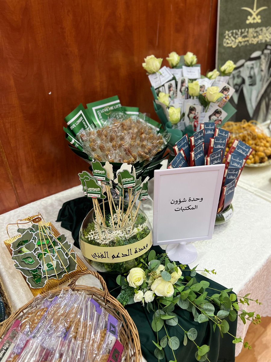 collegesComplix's tweet photo. #يحدث_الآن 

حفل الاحتفاء بذكرى #اليوم_الوطني_السعودي95 بحضور المشرفة على #مجمع_كليات_البنات_بالقريات ومنسوبات المجمع والطالبات وكل عام يتجدد الولاء ويتجدد العز والفخر |🇸🇦

#عزنا_بطبعنا 
#جامعة_الجوف https://t.co/mJUYSzdYvM