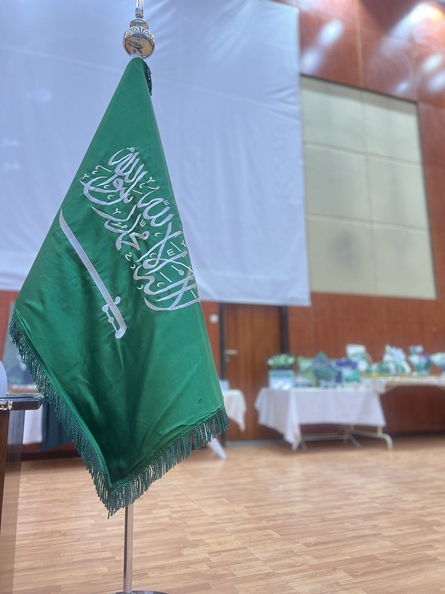 collegesComplix's tweet photo. #يحدث_الآن 

حفل الاحتفاء بذكرى #اليوم_الوطني_السعودي95 بحضور المشرفة على #مجمع_كليات_البنات_بالقريات ومنسوبات المجمع والطالبات وكل عام يتجدد الولاء ويتجدد العز والفخر |🇸🇦

#عزنا_بطبعنا 
#جامعة_الجوف https://t.co/mJUYSzdYvM