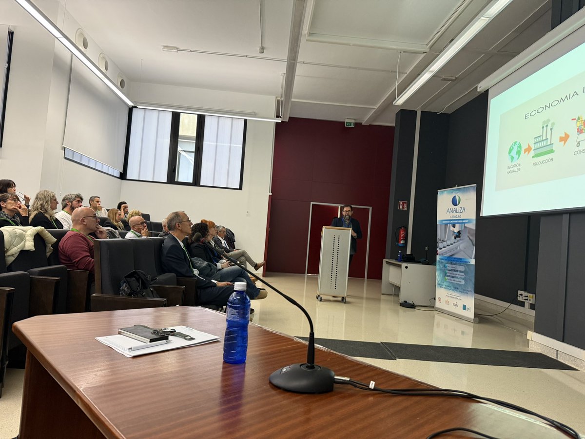 #Farm to #Fork

#JornadasAnaliza

Hoy en #Universidad #PaisVasco Facultad #Químicas

Miguel Ángel Cubero. Director General Técnico. #INGREDALIA
Economía Circular y la realidad de la industria agroalimentaria: como obtener productos sostenibles manteniendo la seguridad alimentaria