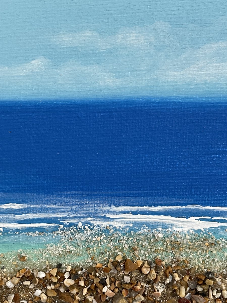 Laura Callaghan's expressive seascapes and landscapes are on show until the end of September. don't miss seeing her stunning mixed-media work in person.
Enjoy our new gallery layout, brighter space. More at lauracallaghan.co.uk
Tell us your favourite piece when you visit!