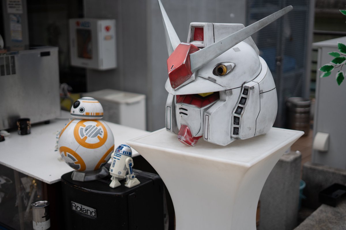 reitaros_fig's tweet image. SONY FE 50mm F1.8
純正最安の所謂「撒き餌レンズ」
カメラ購入時に間に合わせで買ったものの、スマホでは絶対撮れないボケ感の写真が撮れ、一眼の楽しさを教えてくれた一本
AFが遅い、駆動音がする、フリンジが目立つので現場では使わないが、散歩の相棒として活躍
#愛用レンズを画像付きで布教する