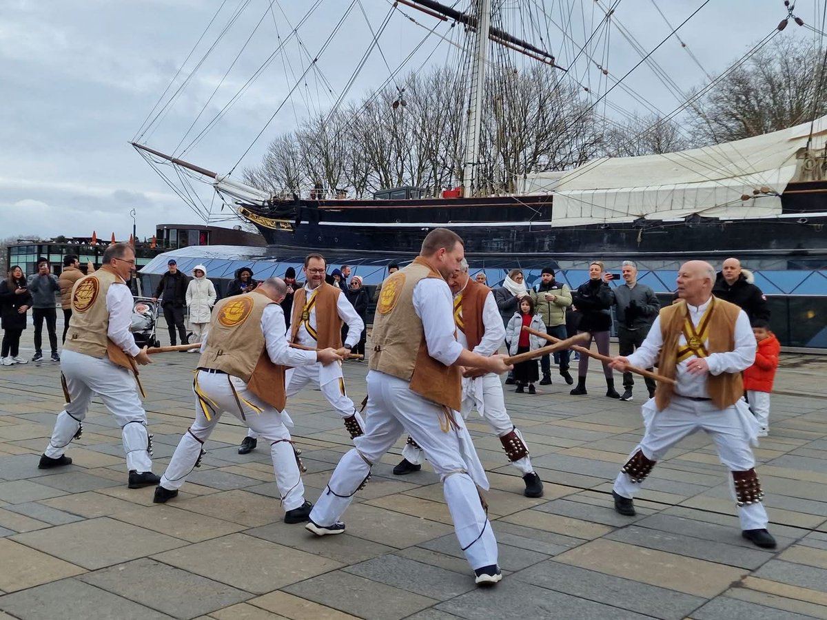 julian_may's tweet image. Greenwich Morris, dancing all summer, now back practicing, with a free taster tonight for any men who’d like to give it a go. Now is the time to learn, ready to dance next year. 8.00pm, Mycenae House, SE3 7SE. ⁦@MycenaeHouse⁩ ⁦@squiregmm⁩⁦@Royal_Greenwich⁩