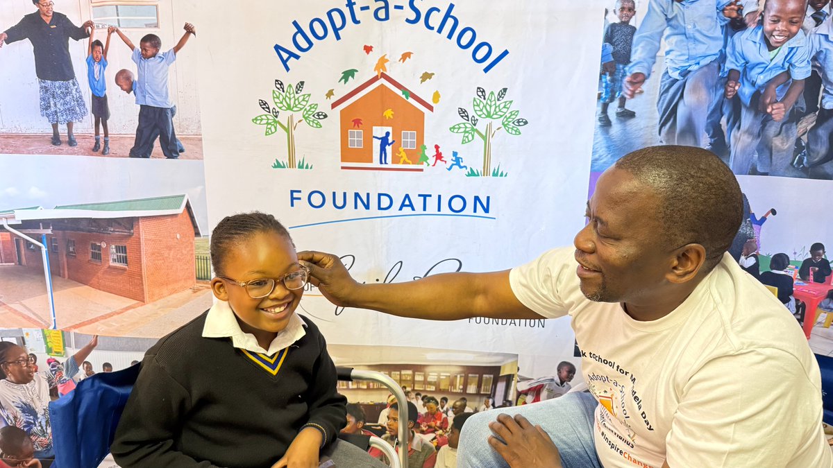 AdoptaSchoolSA's tweet image. #ThrowbackThursday
During Mandela Day 2025 at Hlakaniphani Primary, Grades 3–5 were screened by Dr. Dire. Today, 12 learners received their new spectacles! Thank you, Dr., Dire and Premier Optical for brightening learning and smiles.

#VisionForAll #DrivingQualityEducation