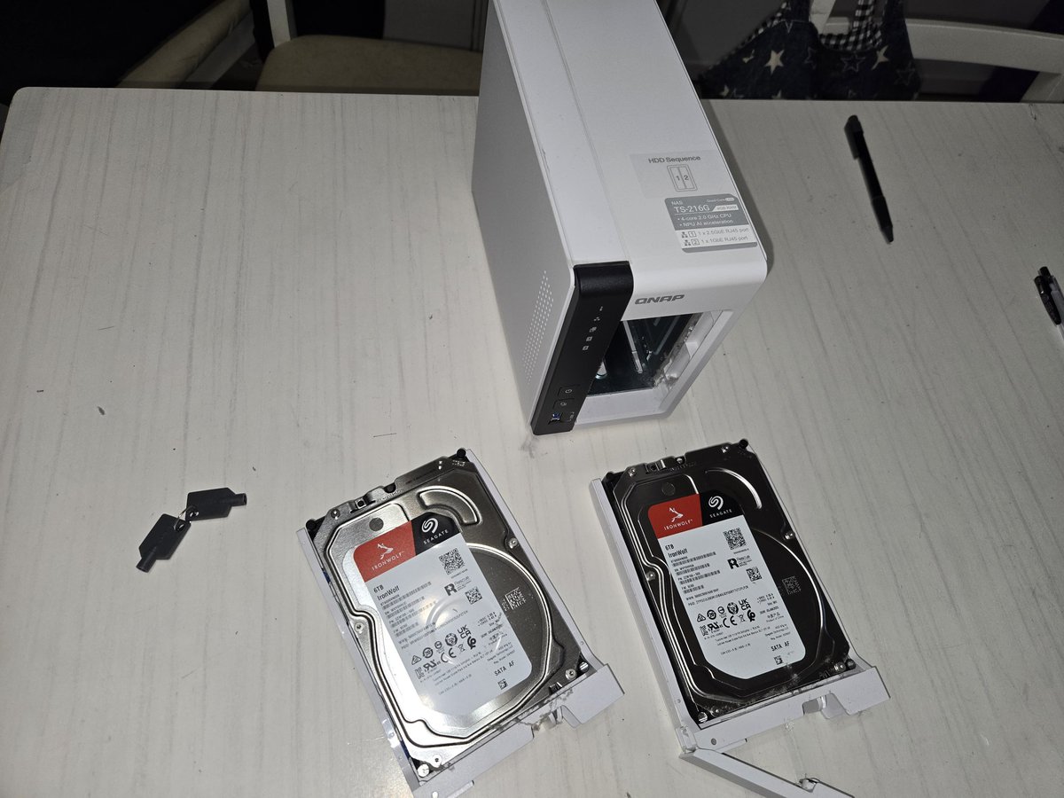 Freihei06542947's tweet photo. #自作PC
#10400F,GTX1650
#13400F,RTX3060ti
#9800X3D,RX9070XT
#NAS
先日 有給消化兼ねて連休取るも特に予定無かったので 自作PC達のお掃除しました。
息子が使ってる 13400fのPCが ヤバい位に埃があった🥶
グリスの塗り直しは来年で良いかな(面倒くさいし)😅 https://t.co/seZ9dMmcXu