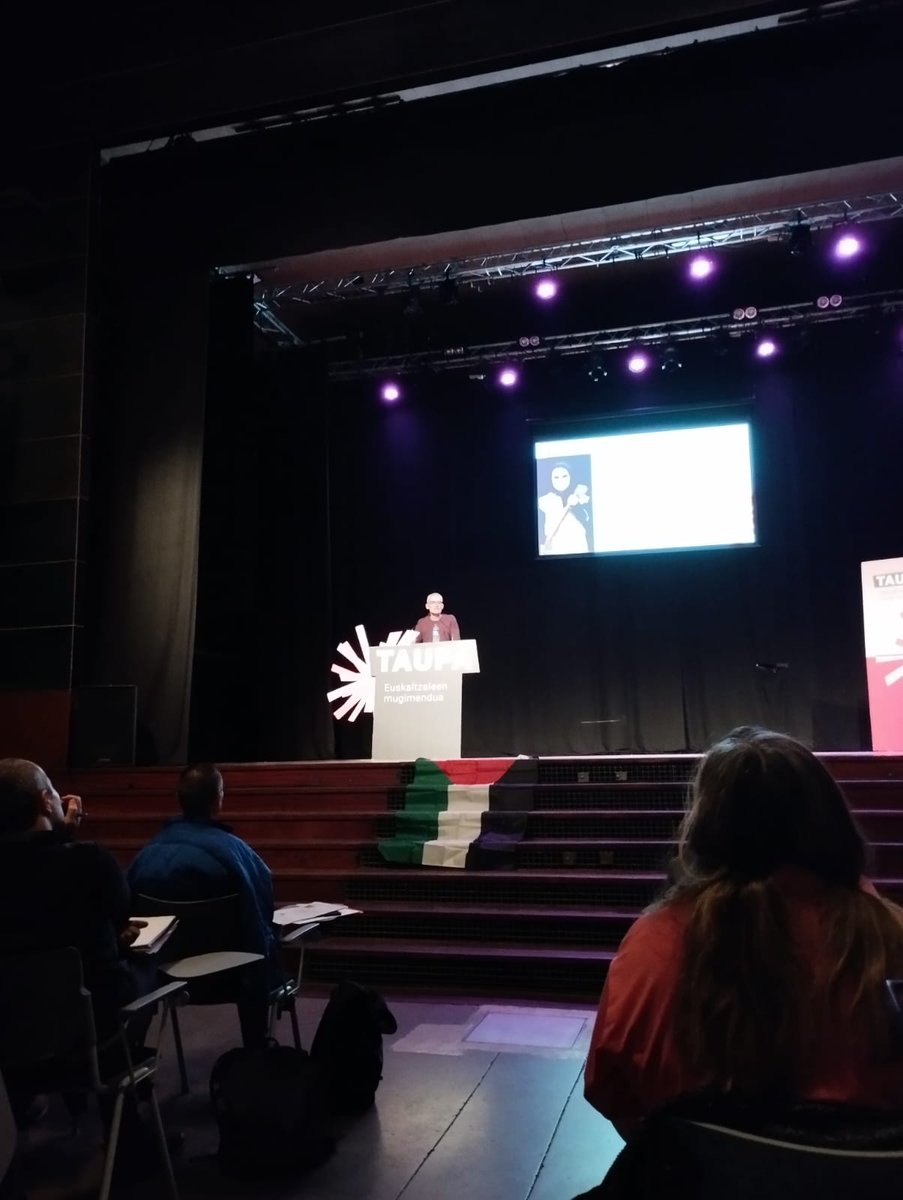 #Taupada jardunaldietan gaude, euskararen etorkizuna pentsatzeko ohituren biziberritzeak daukan garrantziaz hausnartzen. 

<a href="/TaupaMugimendua/">Taupa euskaltzaleen mugimendua</a>