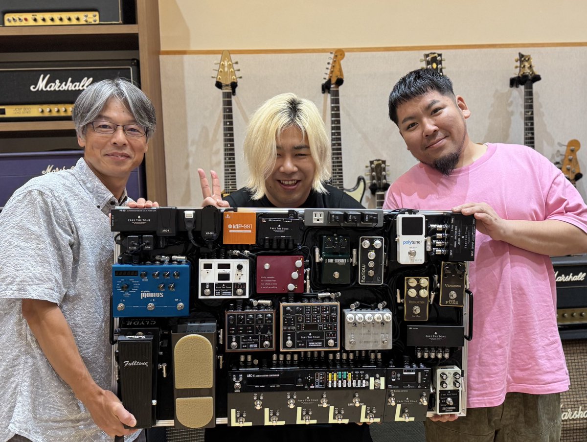 yhayashifrtt's tweet image. 山本耕平さんのペダルボードのオーバーホールと、OVERDRIVELANDの組み込みが完了しました！
開発中の製品も色々チェックしていただきました。お越し頂き、ありがとうございました！

#山本耕平
 #フリーザトーン
#freethetone
#ペダルボード
#OVERDRIVELAND
#ARC4