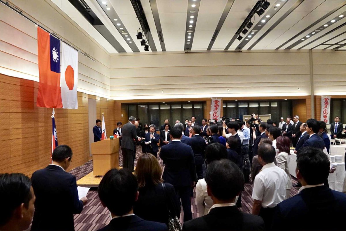 日華議員懇談会にて、
台湾の韓立法院院長らを
お迎えしての歓迎会がありました。

院長とは昨年もお会いしており、
覚えていただいていて光栄でした。

また台湾にも行きたいと思います。