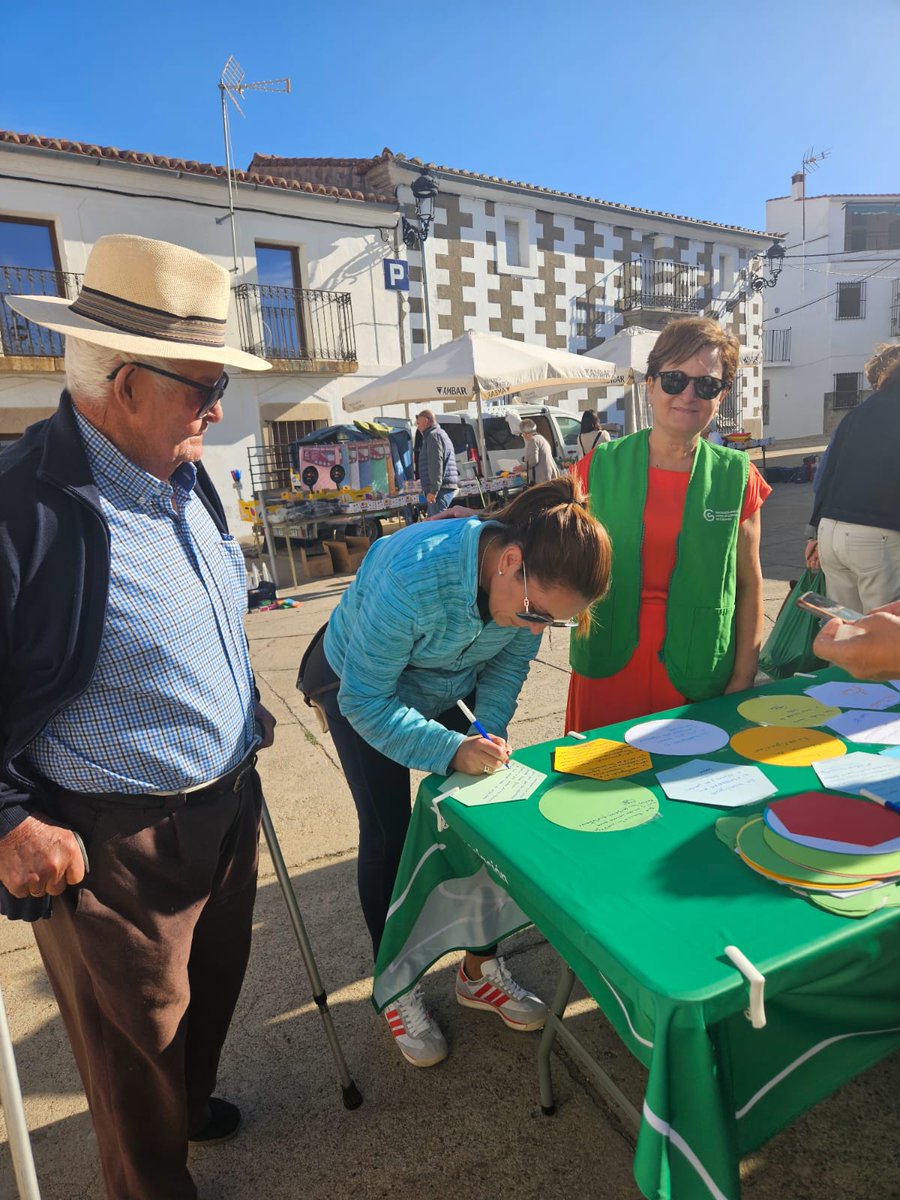 🟢🔬Nuestra campaña por el Día Mundial de la Investigación contra el Cáncer ha estado en Albalá, con mensajes sobre qué supone y qué aporta la investigación a la ciudadanía

#WorldCancerResearchDay