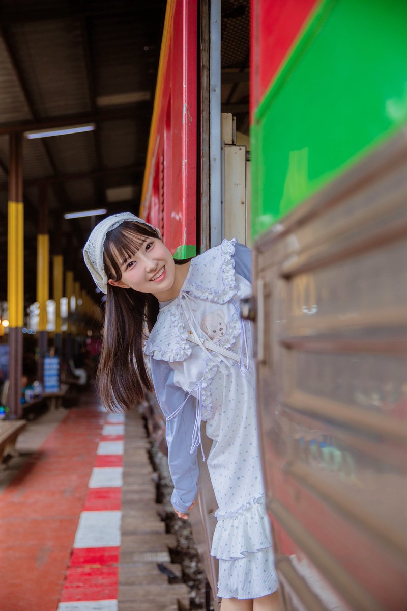 erisahigasiyama's tweet image. ママと旅行してきました🇹🇭

見るもの食べるもの全部が新鮮で
楽しかった～🥹💭

鉄道市場に行ってきたよ🚃💨
#高嶺のなでしこ