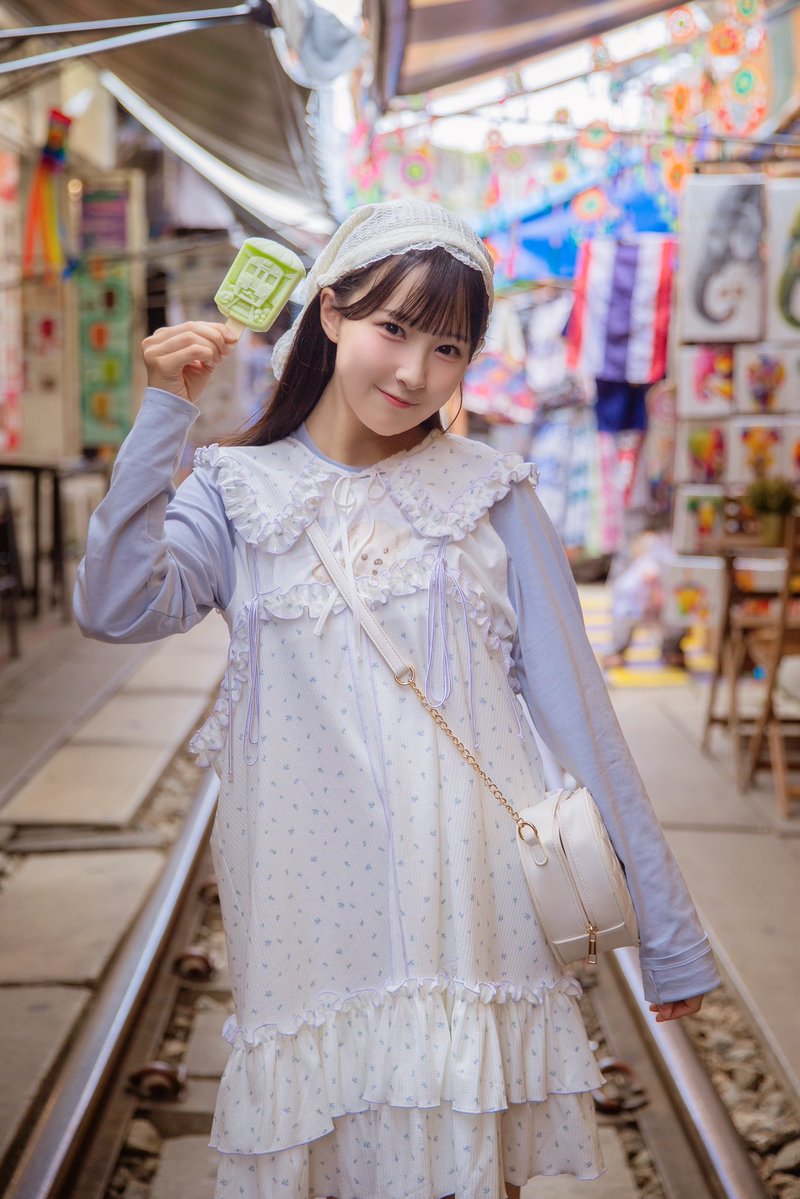 erisahigasiyama's tweet image. ママと旅行してきました🇹🇭

見るもの食べるもの全部が新鮮で
楽しかった～🥹💭

鉄道市場に行ってきたよ🚃💨
#高嶺のなでしこ
