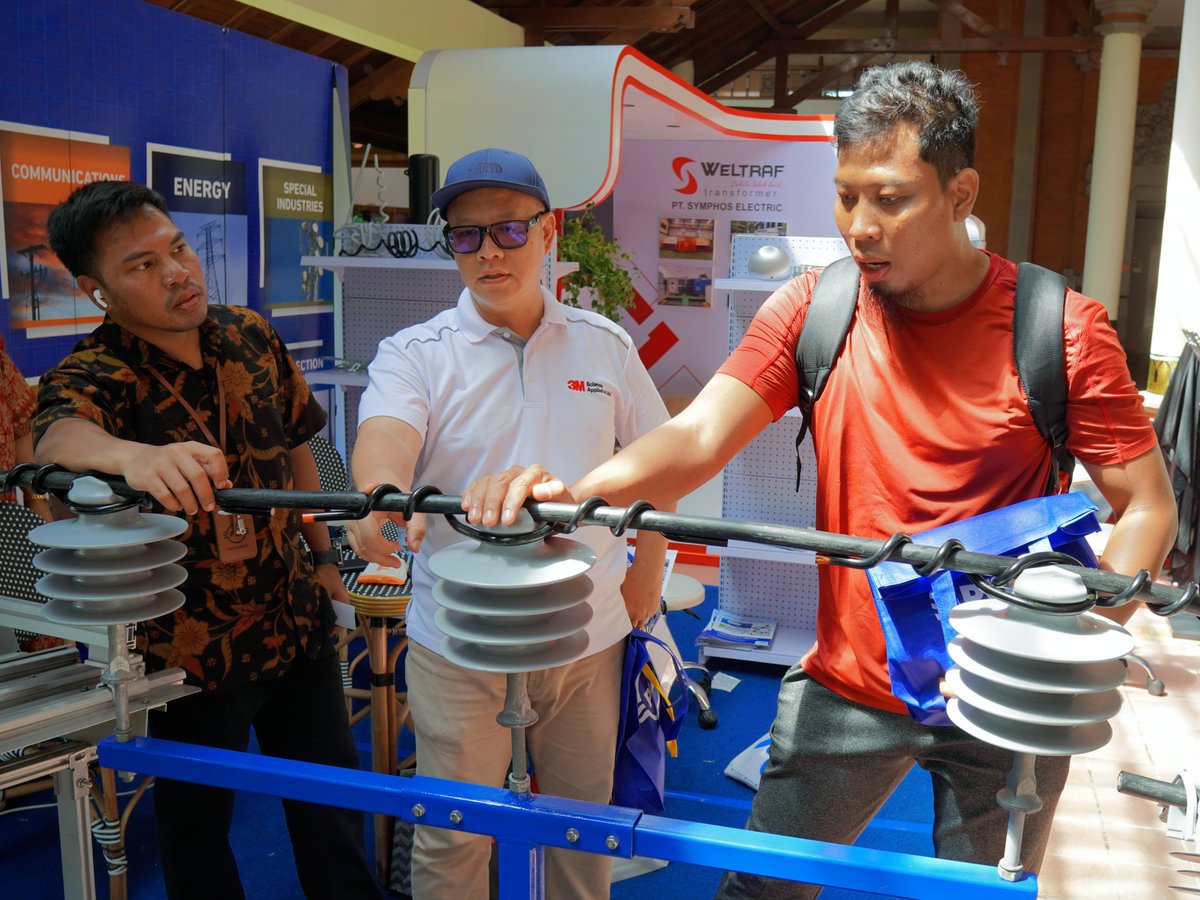 PLPID's tweet image. Terima kasih yang sebesar-besarnya kepada semua pelanggan, rekan-rekan, dan pengunjung yang telah meluangkan waktu untuk mengunjungi booth kami di AFEEC FAPECA CONFERENCE 2025.

#PLPID #PLP #event #listrik #Energy #solar #industrial #Transmission #exhibition #indonesia #bali