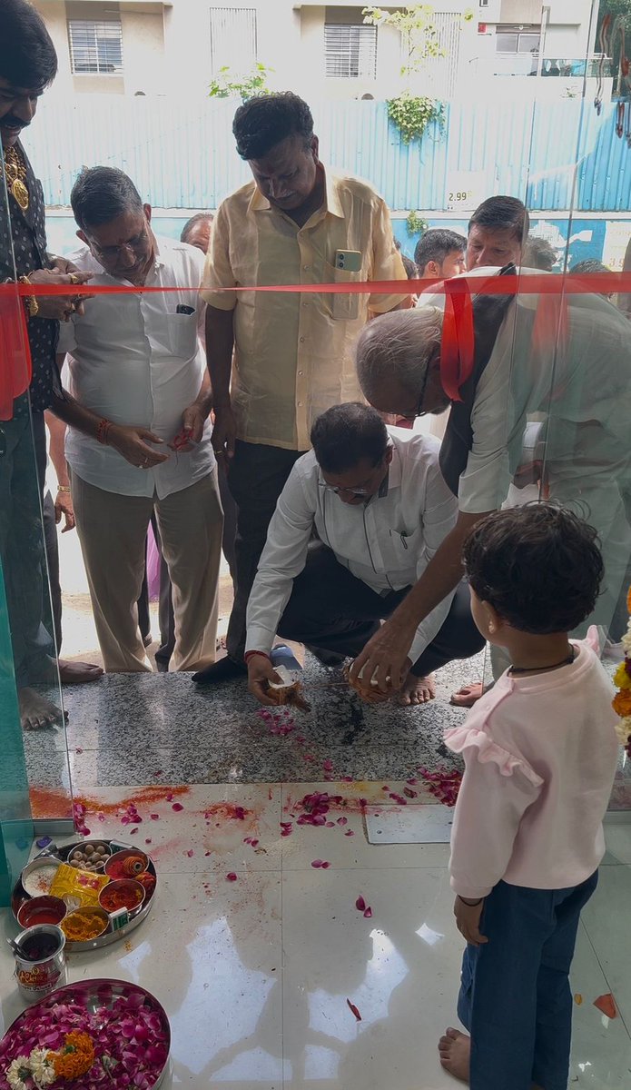 balaoswal99's tweet photo. 'सिटी मेडिकल' या नवीन मेडिकलचे उद्घाटन माझ्या हस्ते करण्यात आले. या सुसज्ज मेडीकलचे उद्घाटन माझ्या हस्ते करण्यात आले याचा मला अत्यंत आनंद आहे.या मेडिकलमध्ये सर्व प्रकारच्या औषधांची उपलब्धता आहे. तसेच ग्राहकांना योग्य मार्गदर्शन व सेवा इथून पुरवली जाते. https://t.co/5hdJ6FcROp