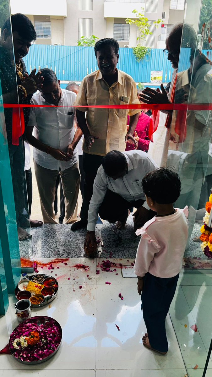 balaoswal99's tweet photo. 'सिटी मेडिकल' या नवीन मेडिकलचे उद्घाटन माझ्या हस्ते करण्यात आले. या सुसज्ज मेडीकलचे उद्घाटन माझ्या हस्ते करण्यात आले याचा मला अत्यंत आनंद आहे.या मेडिकलमध्ये सर्व प्रकारच्या औषधांची उपलब्धता आहे. तसेच ग्राहकांना योग्य मार्गदर्शन व सेवा इथून पुरवली जाते. https://t.co/5hdJ6FcROp