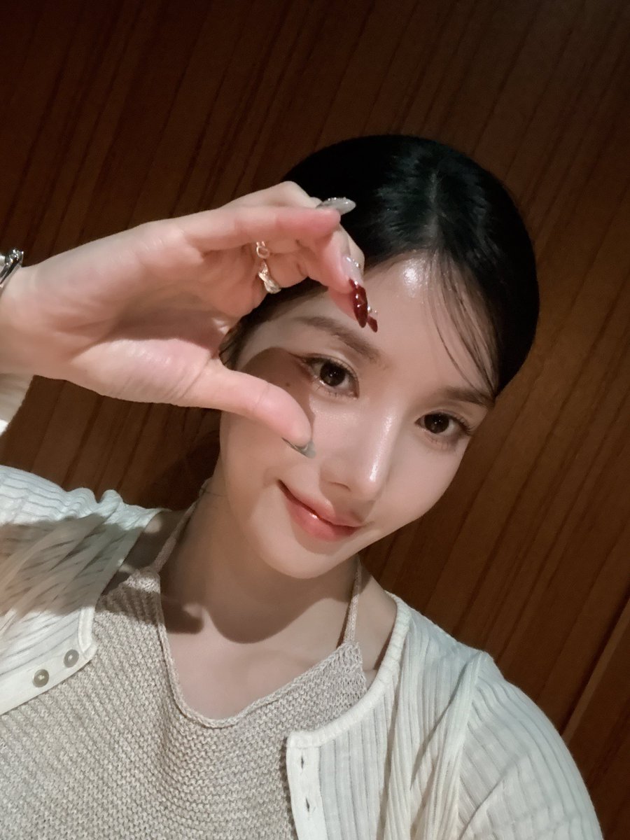 KWONEUNBI's tweet photo. [🎥] 두유면 김말국 먹기 좋은 날이다...⚾️ I 팀광희 EP.3 with 권은비 (출처 : 풀무원 | YouTube) 

▶ https://t.co/7S7a1AGKPR

#권은비 #KWONEUNBl
#팀광희 https://t.co/LHDt8cS981