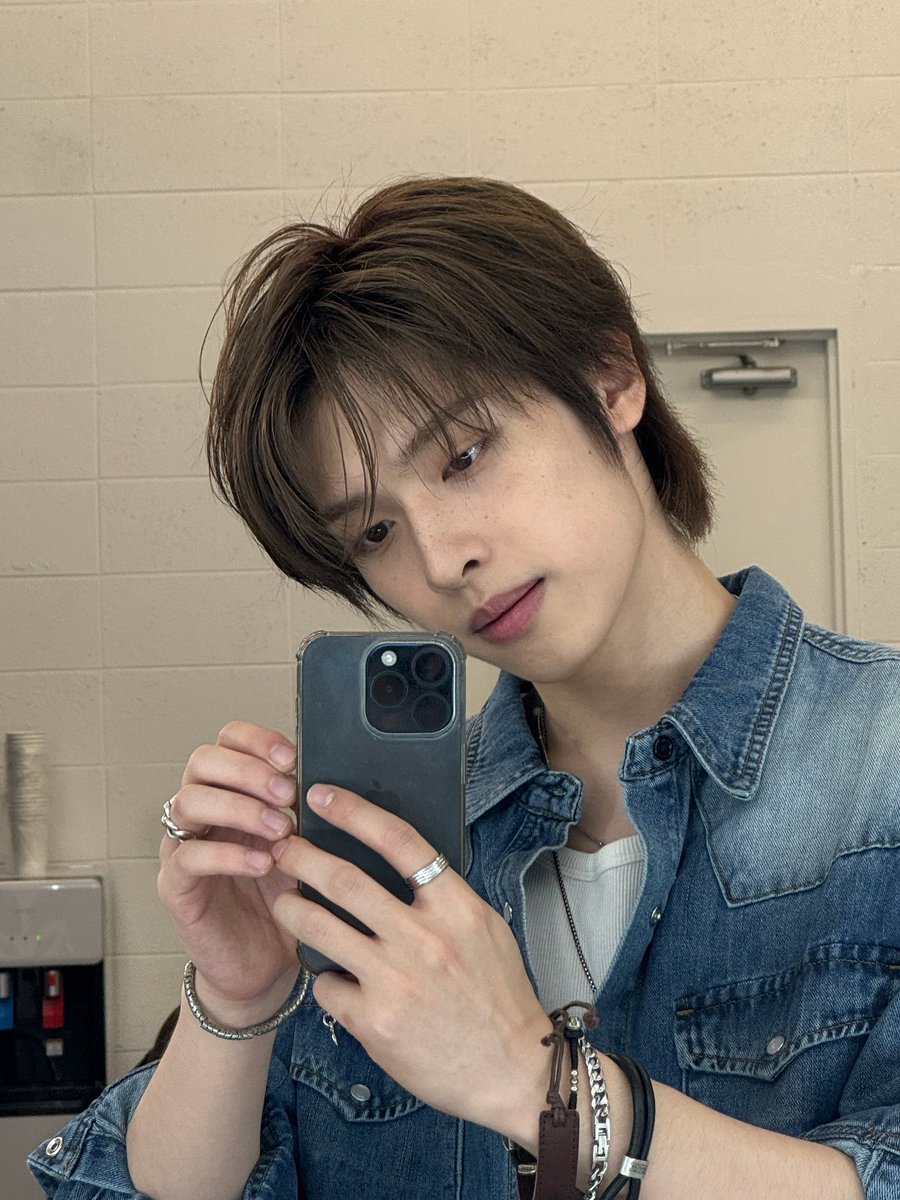 잠시만... 갈발 청자켓 남자의악마됨 ..//