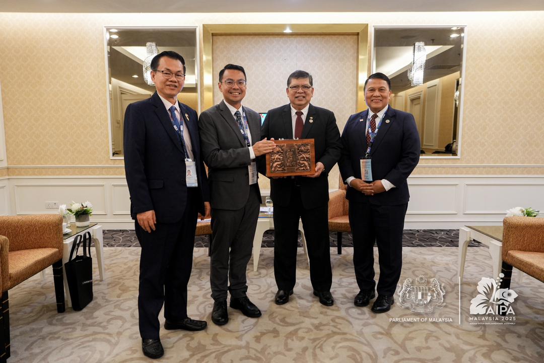 Honoured to be elected President of SEAPAC (2025–2027), representing Malaysia.

At AIPA, I met Speaker YB Tan Sri Dato’ (Dr.) Johari Bin Abdul with VP Hon. Ty Sokhun &amp; Sec. Hon. Mardani Ali Sera to brief on my appointment &amp; SEAPAC’s agenda.

#SEAPAC #ASEAN #pjlestari