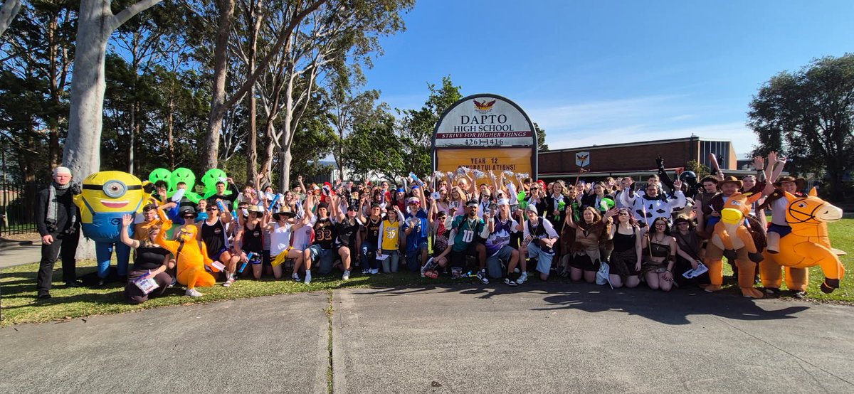 We are very proud of Year 12 who had a great deal of fun dressing-up for their “final roll call” today! ⭐️🙏👍❤️✅🥳