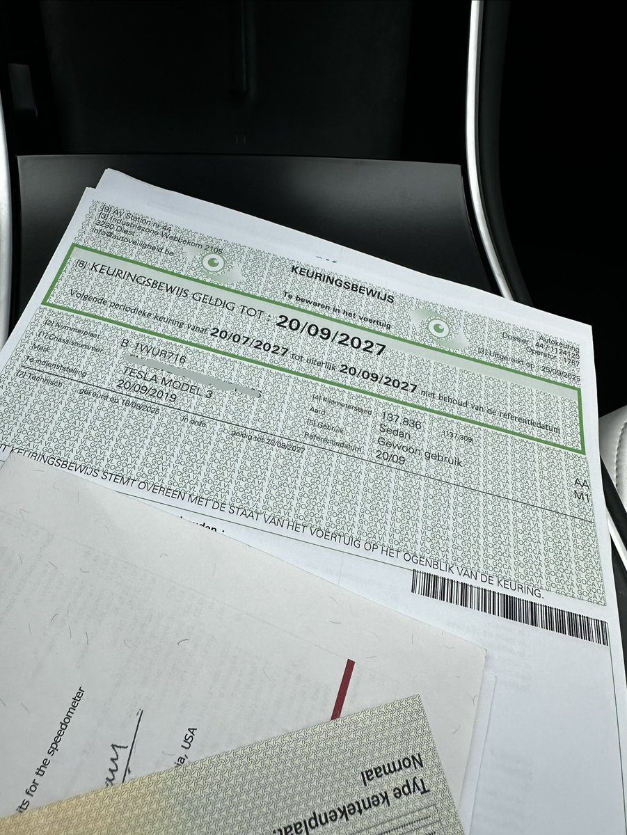 Went back today with the OEM wheels and got a green card for Eleanor, for another two years 🥳
Couple of guys that were surprised...apparently they don't often see a lowered Tesla 😎