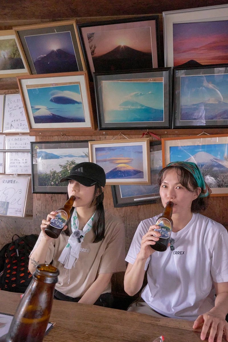 GINZA_magazine's tweet photo. ASAMI THE MOUNTAIN vol.2⛰️臼田あさ美、カネコアヤノを迎え、箱根の名山・金時山へ
https://t.co/EUYP6E0ozQ https://t.co/nVHfl0QSBW