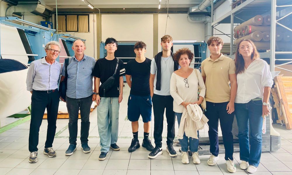 LaSpola1's tweet image. Prato, ditte e studenti si incontrano in azienda shorturl.at/4XkB8 #Controlnet #buzzi #dagomari