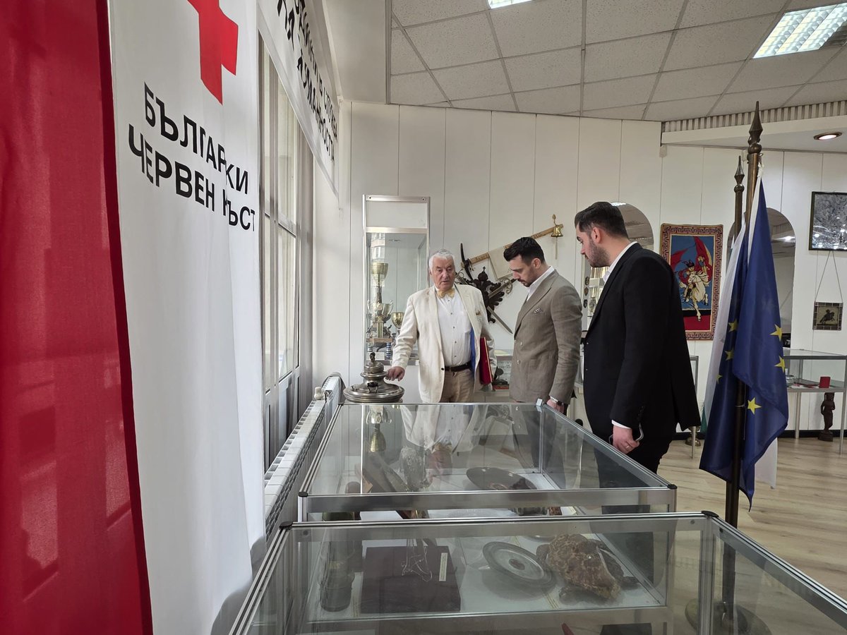 Yönetim Kurulu Üyemiz Ömer Faruk Çalışkan ve Genç Kızılay Başkanımız Utku İlhan, Bulgaristan Kızılhaçı Başkanı Hristo Grigorov ile bir araya geldi. 

Ziyarette, insani yardım alanında iş birliğini güçlendirmek ve dayanışma köprülerini pekiştirmek amacıyla görüş alışverişinde