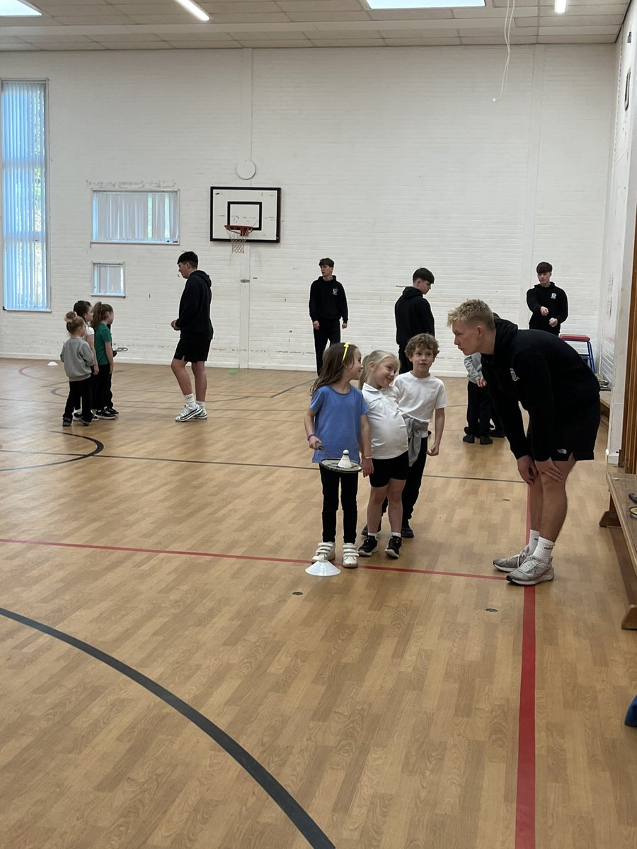 Great morning 🏸 with <a href="/MonihighPE/">Monifieth High PE</a> #SportsLeaders coaching #Badminton to our P2s <a href="/PrimaryGrange/">Grange Primary</a> on the back of Badminton CPD with Jane Russell <a href="/BadmintonScot/">BadmintonScot</a> #LeadTheWay <a href="/sportscotland/">sportscotland</a> <a href="/AngusCouncil/">Angus Council</a> 🏸