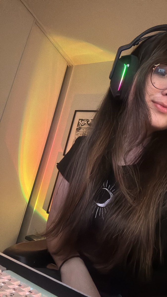 Songs of silk tonight. Peep the insta for potato cake photo 
twitch.tv/renaissance101