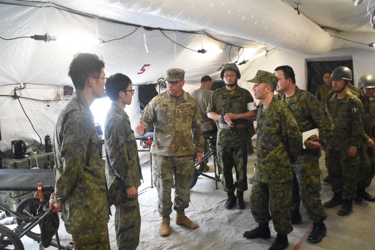 3log_senzo's tweet image. 令和７年度米豪軍との実動訓練（オリエントシールド２５）において、共同衛生訓練終了後、記念撮影を行いました。
#第３後方支援連隊 #OS #OS25 #共同訓練 #日米豪 #DCS #衛生 #medical