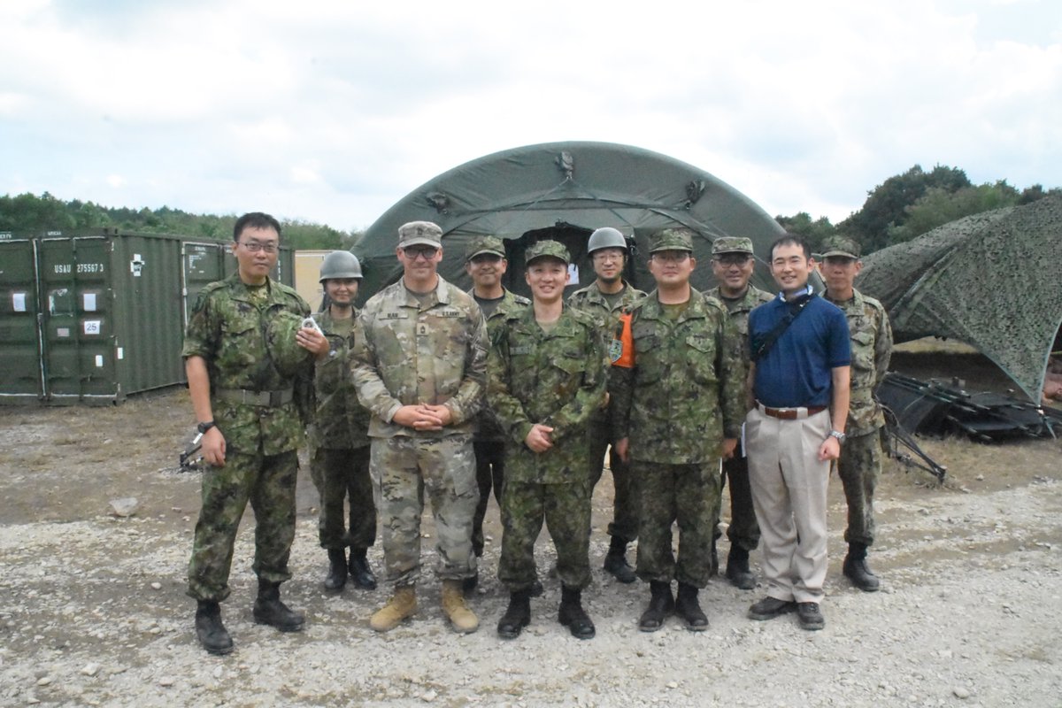 3log_senzo's tweet image. 令和７年度米豪軍との実動訓練（オリエントシールド２５）において、共同衛生訓練終了後、記念撮影を行いました。
#第３後方支援連隊 #OS #OS25 #共同訓練 #日米豪 #DCS #衛生 #medical