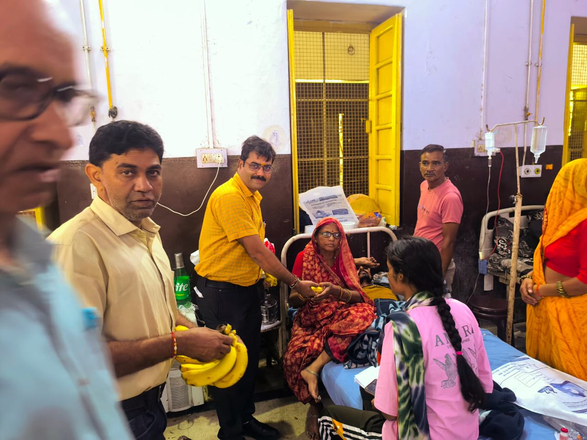 <a href="/KotaRpea/">RPEA KOTA ( U.)</a>  rpea kota यूनियन के अध्यक्ष डॉ महावीर खिंची एवं  समस्त साथी फार्मासिस्ट द्वारा mbs अस्पताल कोटा में  मरीजों को फलों का वितरण एवं स्वच्छता अभियान चलाया गया ।