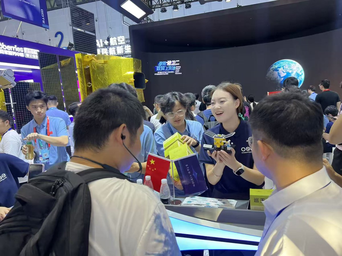 STARVISION_cn's tweet photo. Day 1 at Hangzhou Digital Trade Expo โ didnโt expect so many people to stop by our booth! ๐คฏ Fingers crossed weโre the hottest spot here.๐ฅ #Hangzhou #DigitalTradeExpo #STARVISION https://t.co/TdCUJIrdLL