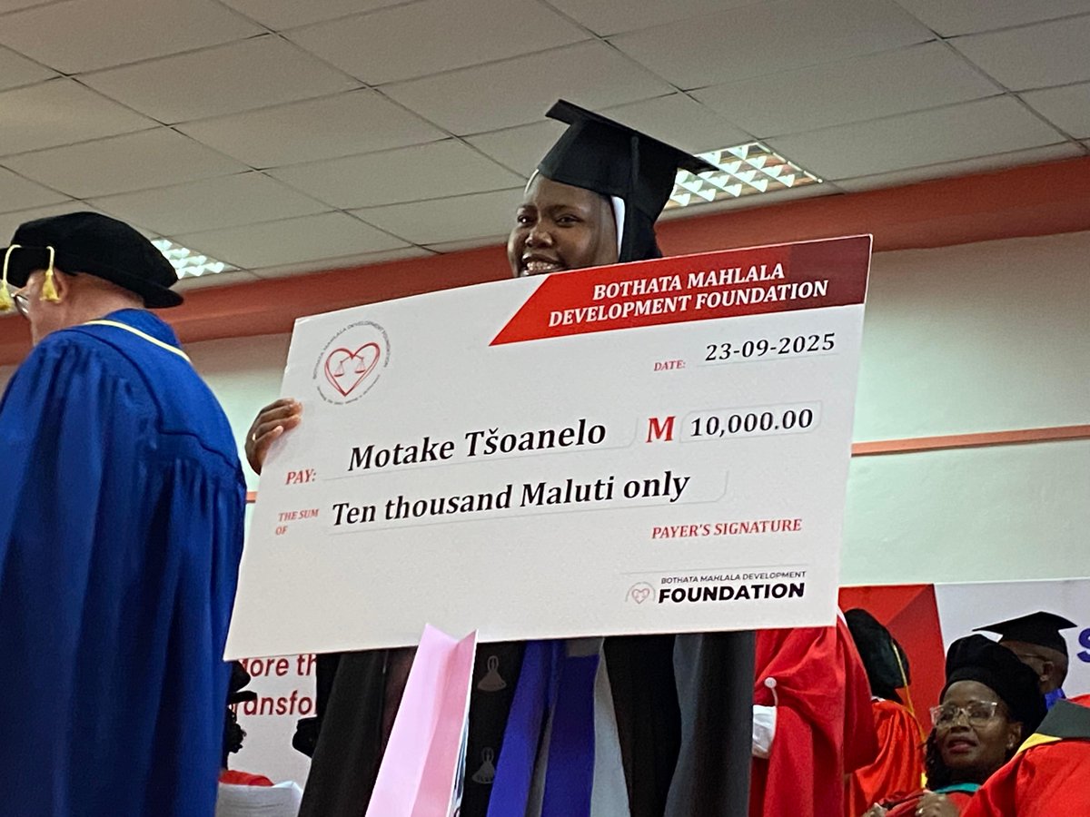 bmdf01's tweet photo. 🎓✨ What a Tuesday! On 23 Sept 2025, BMDF joined @NULesotho to celebrate the Class of 2025. Congrats to Motake Tšoanelo 🎉 – Top Achiever in Education (1st Class) – awarded M10,000 for her brilliance! 🏆💰 https://t.co/WxKOwv6Ga1