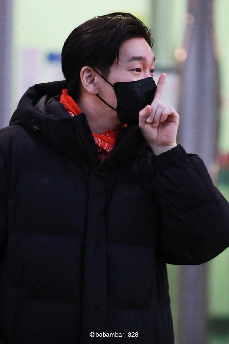 팬들 주접 시작하면 다급하게 입막음 시키는 조승우 언제 안귀여움?