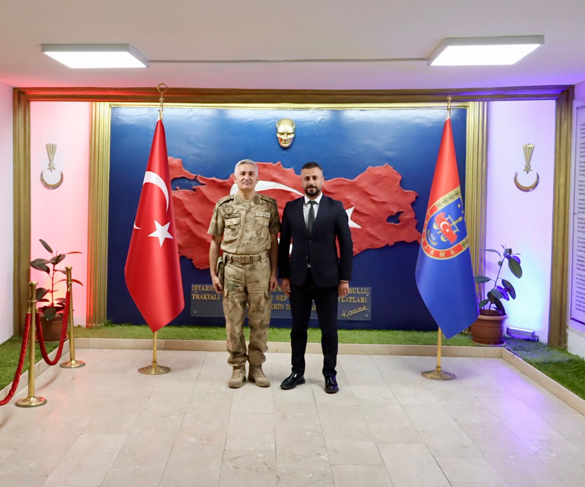 Emre GÜZELSOY (@emre_guzelsoy) on Twitter photo Hayırlı Olsun Ziyareti
Cumhurbaşkanı Kararnamesi ile Bitlis İl Jandarma Komutanlığı görevine atanan Tuğgeneral Barış SOYAL’e hayırlı olsun ziyaretinde bulundum.
Kıymetli Paşamıza Yeni görevinde başarılar dilerim.
<a href="/T_Bedirhanoglu/">Turan Bedirhanoğlu</a>
<a href="/MustafaAlkayis/">Av. Mustafa Alkayış</a> Hayırlı Olsun Ziyareti
Cumhurbaşkanı Kararnamesi ile Bitlis İl Jandarma Komutanlığı görevine atanan Tuğgeneral Barış SOYAL’e hayırlı olsun ziyaretinde bulundum.
Kıymetli Paşamıza Yeni görevinde başarılar dilerim.
<a href="/T_Bedirhanoglu/">Turan Bedirhanoğlu</a>
<a href="/MustafaAlkayis/">Av. Mustafa Alkayış</a>