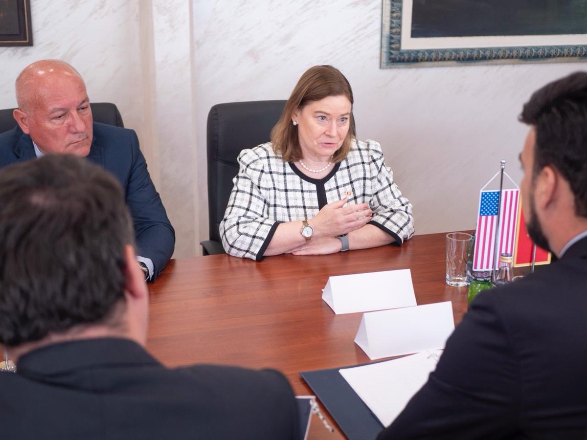 mayorbudva's tweet image. Nj.E. ambasadorka Sjedinjenih Američkih Država u Crnoj Gori Džudi Rajzing Rajnke (Judy Rising Reinke) boravila je 24. septembra u zvaničnoj posjeti Opštini Budva, zajedno sa gospodinom Zlatkom Ivanovićem, savjetnikom za politička pitanja u Ambasadi SAD.
 
Zvaničnom sastanku u…