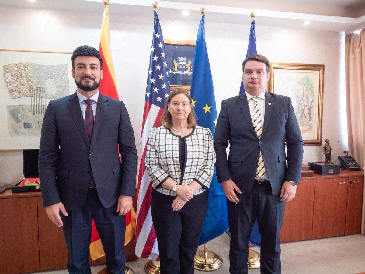 mayorbudva's tweet image. Nj.E. ambasadorka Sjedinjenih Američkih Država u Crnoj Gori Džudi Rajzing Rajnke (Judy Rising Reinke) boravila je 24. septembra u zvaničnoj posjeti Opštini Budva, zajedno sa gospodinom Zlatkom Ivanovićem, savjetnikom za politička pitanja u Ambasadi SAD.
 
Zvaničnom sastanku u…
