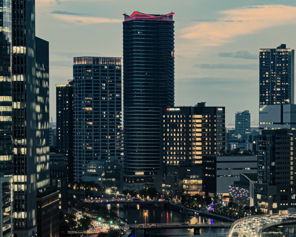 h7piE56gk5ZoyVI's tweet image. シエリアタワー中之島ですが、3パターンのライトアップを確認✨