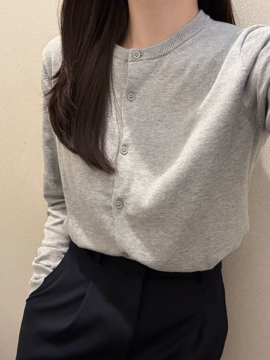 この時期の出社はユニクロのUVカットカーディガンにタックワイドパンツが1番良い