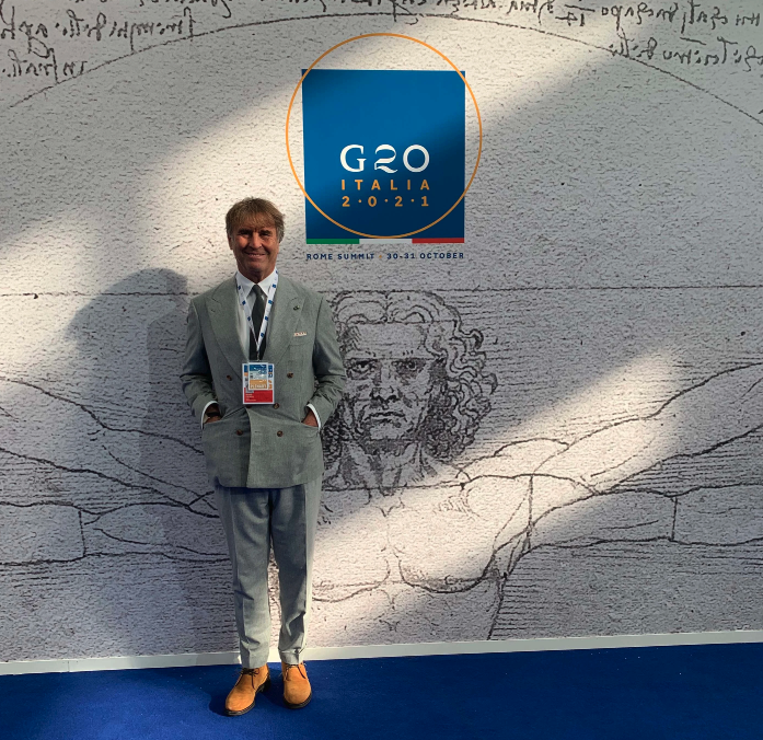 MorpheusRes's tweet image. Brunello Cucinelli (BIT: BC, US OTC: BCUCY) is a €7B ($8.2B) Italian “quiet luxury” fashion brand. It was founded in 1978 by current Chairman Brunello Cucinelli, a “philosopher-saint” who leads the company based on his philosophy of &quot;Humanistic Capitalism.”

(2/x)
