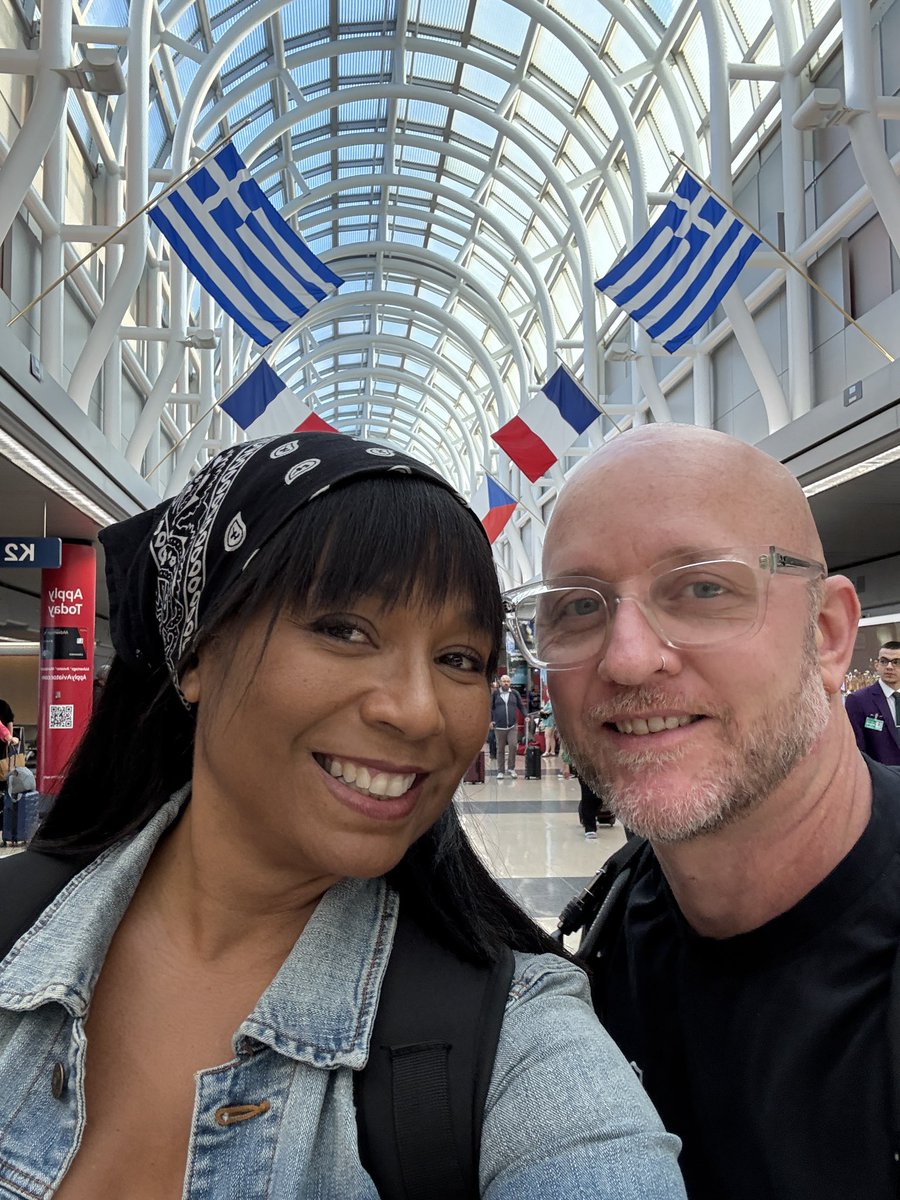 KarenShevaEva's tweet image. We hopped on a plane to Chicago to eat and watch the Cubs cause life is short and why not and blah, blah, blah… ✈️ #letshavesomefunthisbeatissick #noexplanationneeded #justdoit #whynotwednesday 

With @ChristosAaron 💋