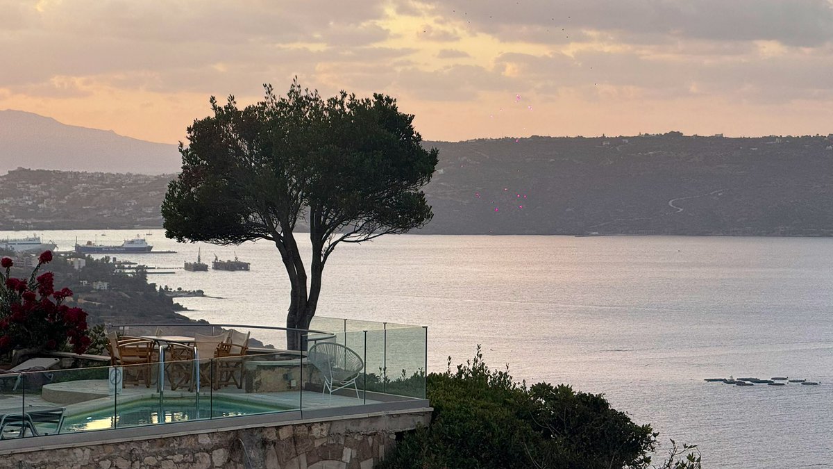 Touching: grass ❌ sea ✅

📍Crete - Greece