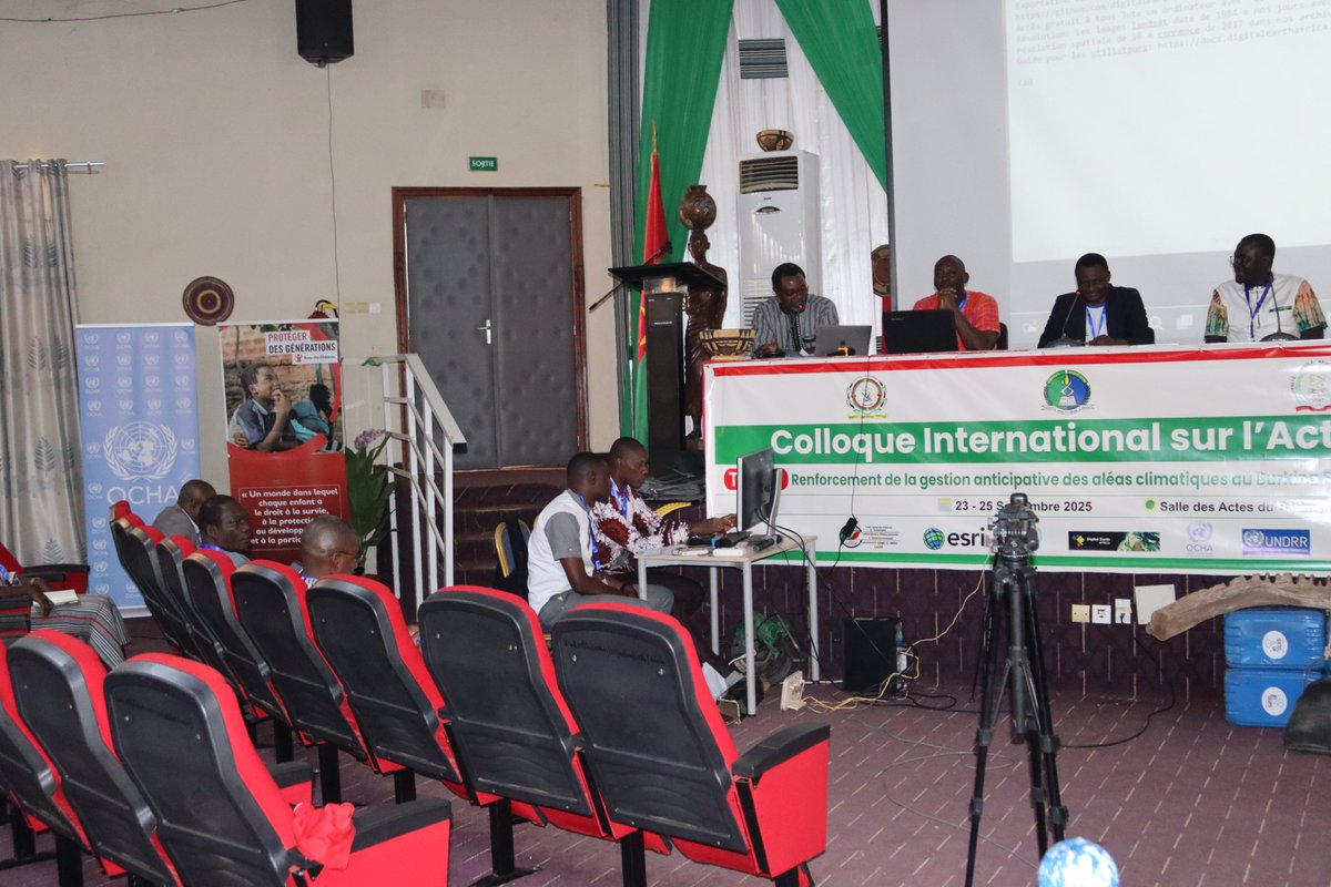 SaveChildrenBF's tweet image. Burkina Faso : 2ᵉ jour du #ColloqueActionAnticipatoire ➡️ focus sur les inondations, menace croissante pour les communautés.
Science + savoirs locaux = clés pour anticiper &amp;amp; sauver des vies.
Avec @SaveChildrenBF et les acteurs humanitaires, cap sur la résilience !
#Climat