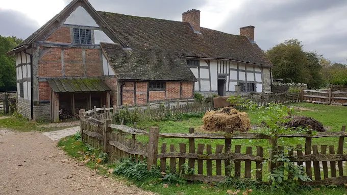 Here we are near Stratford on Avon upgrading the AV at <a href="/wilmcoteschool/">Wilmcote School</a> just down the road from where Mary Arden lived, famous mother of one William Shakespeare - who was the 3rd of her 8 children !