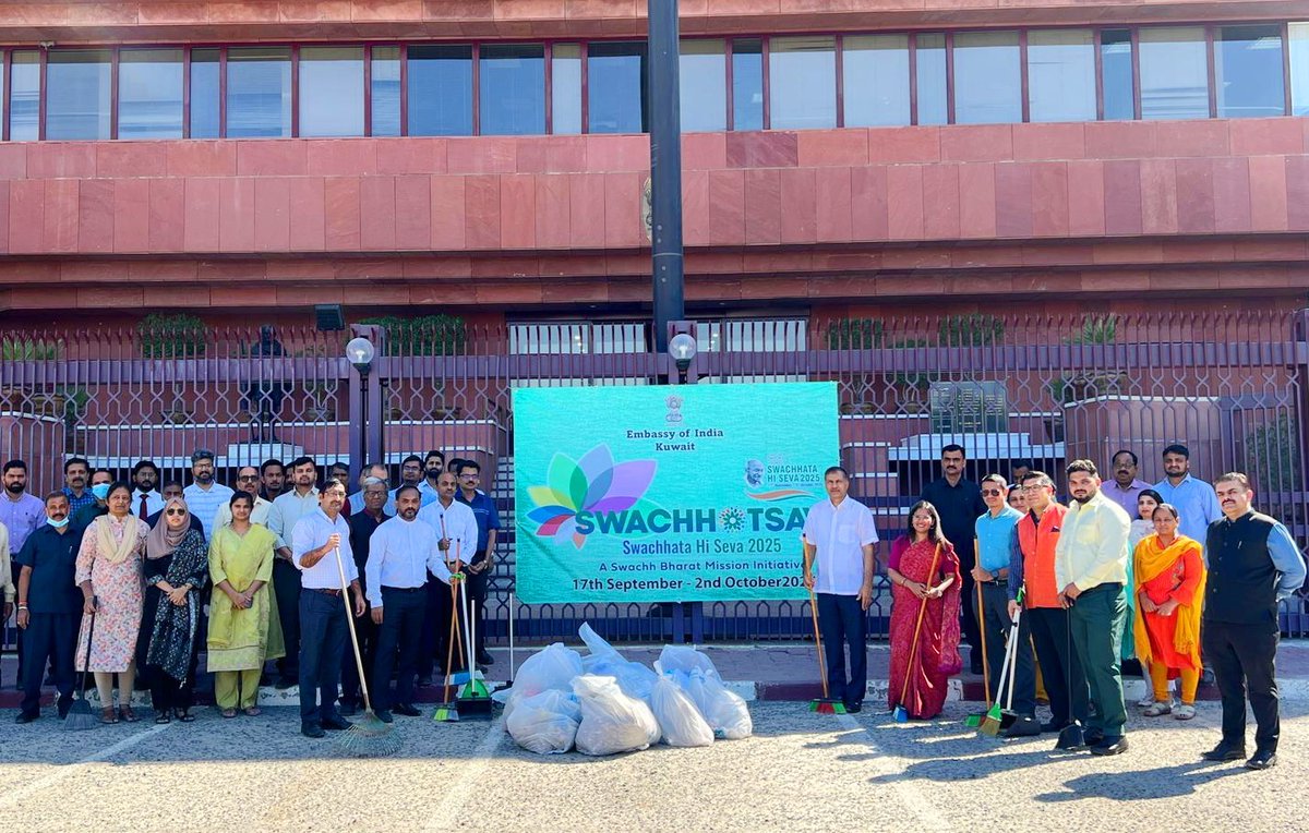 As part of #SwachhataHiSeva2025, @IndianEmbKwt organized “Ek Din, Ek Ghanta, Ek Saath” campaign. Ambassador and Embassy officials joined in Shramdaan, cleaning spaces around the premises &amp; showcasing collective efforts of cleanliness.

#swachhbharatmission  #SHS2025 #Swachhotsav