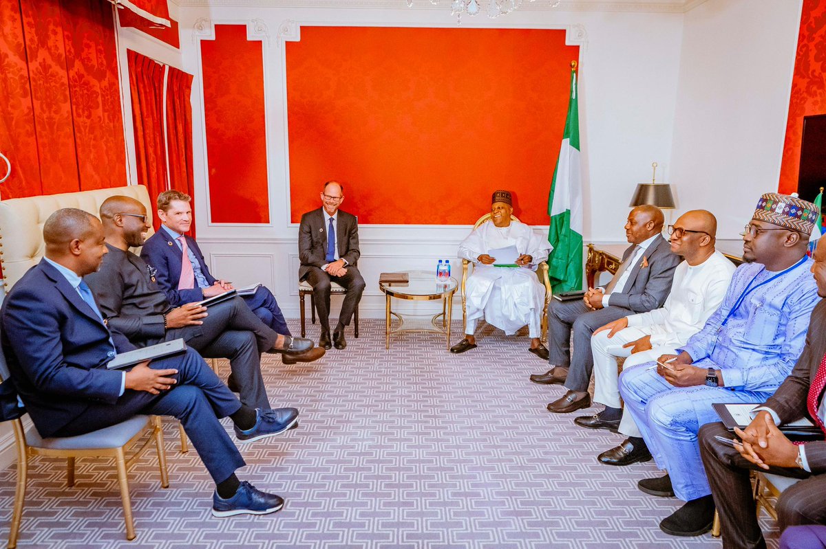 voiceofnigeria's tweet photo. 🇳🇬Education Minister Dr. Tunji Alausa joined VP Kashim Shettima in a strategic meeting with Gates Foundation CEO Mark Suzman at UNGA80. Talks focused on expanding access, boosting learning outcomes and advancing Nigeria’s NESRI 6-point agenda.
#Nigeria #Education #UNGA80 #NESRI https://t.co/6lXEvNQj6Q