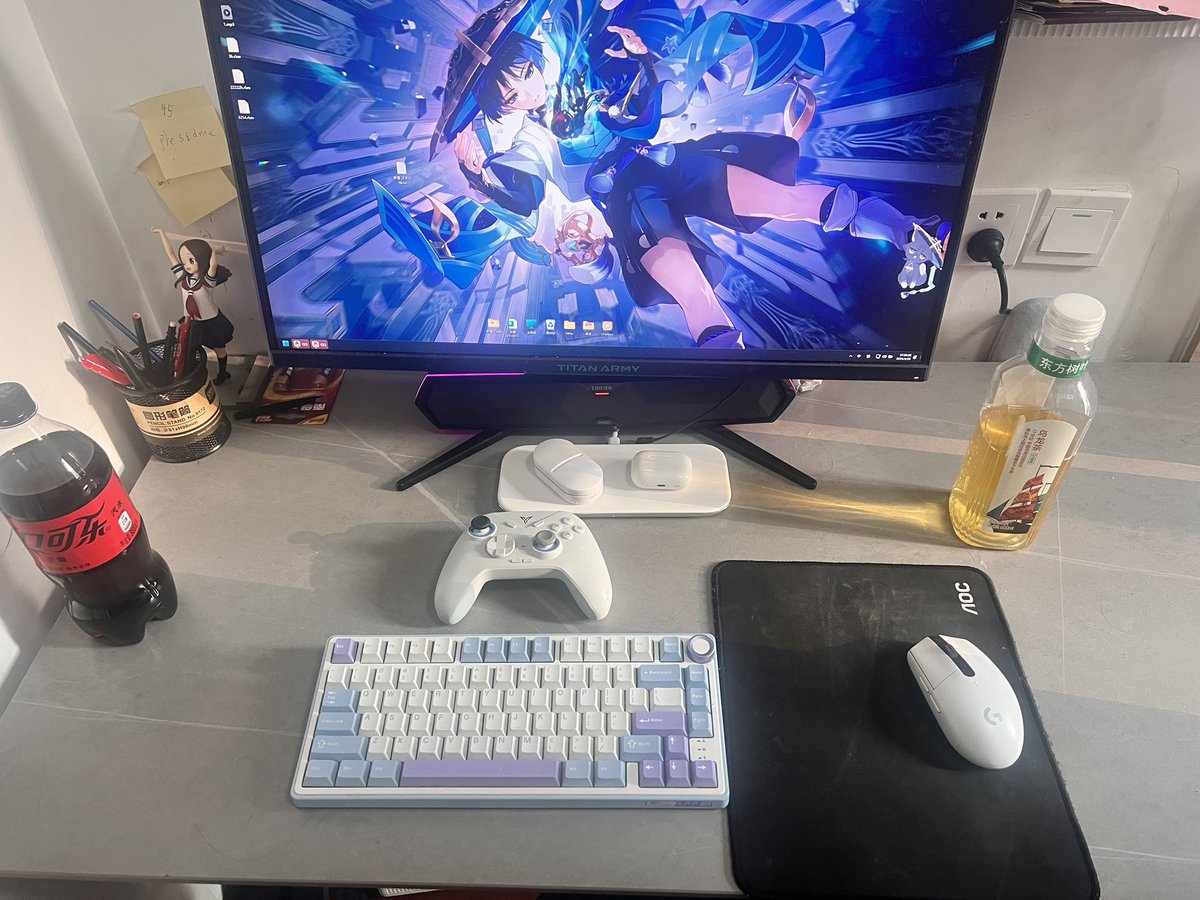 我的桌子，有谁能锐评一下嘛🥺