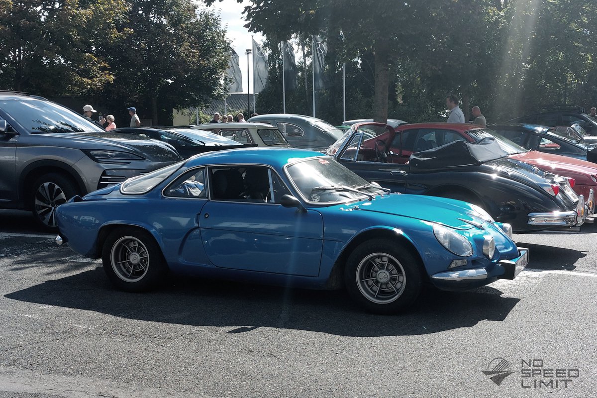 NoSpeedLimit_it's tweet image. 🇫🇷 Alpine A110 — Where Legends Begin 🏔️
Timeless curves. Featherweight agility. Born in the Alps, raised on the racetrack.
Every corner whispers history. Every rev sings freedom.
#AlpineA110 #RallyLegend #LightIsRight #VintageVibes #DrivingPassion