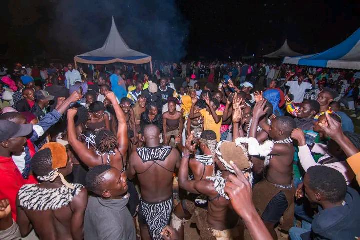 MyPhotoKenya's tweet image. Throwback to the Rusinga Festival, Rusinga Island, a place where Abasuba culture unfolds in every frame. Vibrant colors, rhythmic dances, traditional music, art &amp;amp; food, all echo deep heritage, strong stories and beautiful souls.

PHOTO: @RusingaFestival