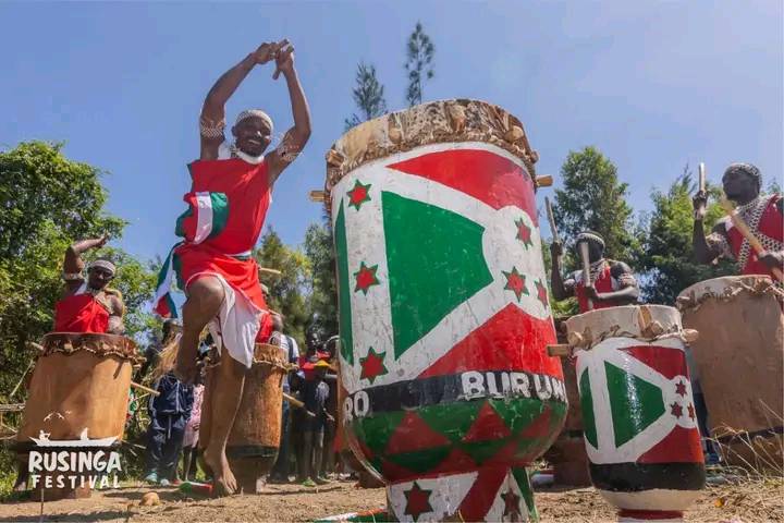 MyPhotoKenya's tweet image. Throwback to the Rusinga Festival, Rusinga Island, a place where Abasuba culture unfolds in every frame. Vibrant colors, rhythmic dances, traditional music, art &amp;amp; food, all echo deep heritage, strong stories and beautiful souls.

PHOTO: @RusingaFestival