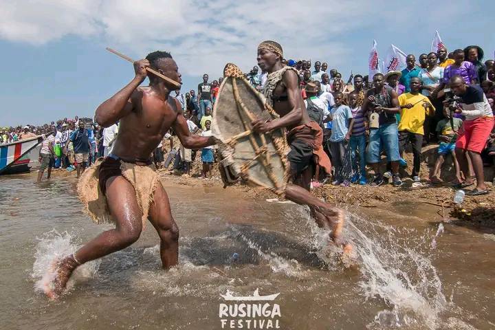 MyPhotoKenya's tweet image. Throwback to the Rusinga Festival, Rusinga Island, a place where Abasuba culture unfolds in every frame. Vibrant colors, rhythmic dances, traditional music, art &amp;amp; food, all echo deep heritage, strong stories and beautiful souls.

PHOTO: @RusingaFestival